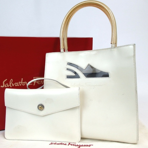 Salvatore Ferragamo Handbags - Authentic Salvatore Ferragamo DW-216239 Handbag